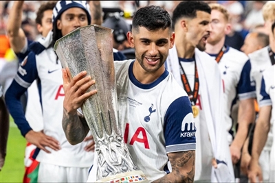 两名边后卫, 这样的关键