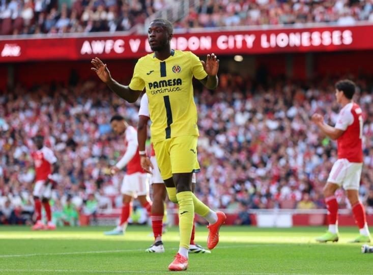 AA, 他的出场时, 天价标签终